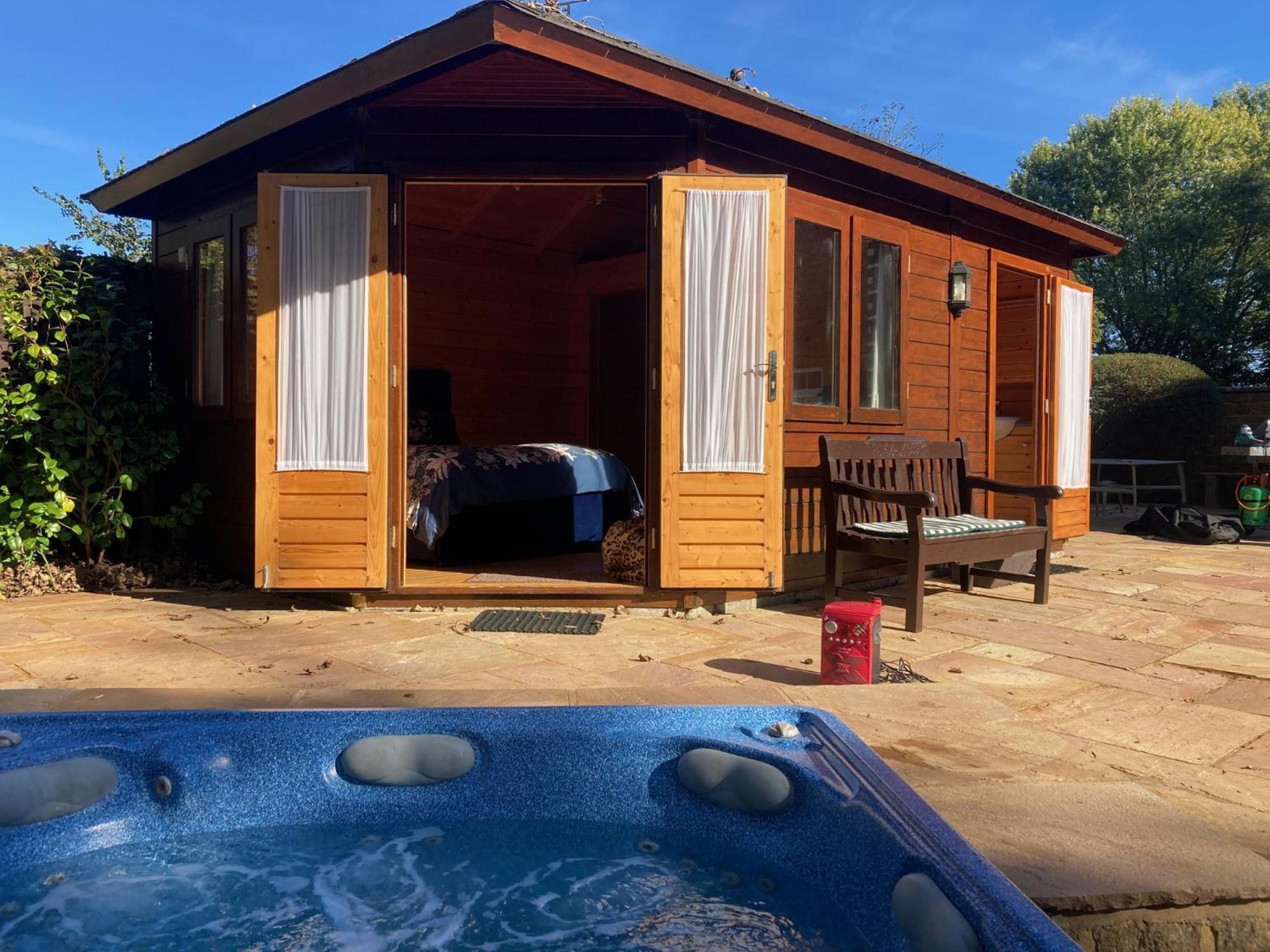 Exclusive 2 Bedroom Apartment With Summer House And Hot Tub ダベントリー エクステリア 写真